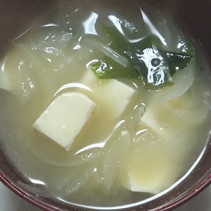 豆腐とわかめの味噌汁